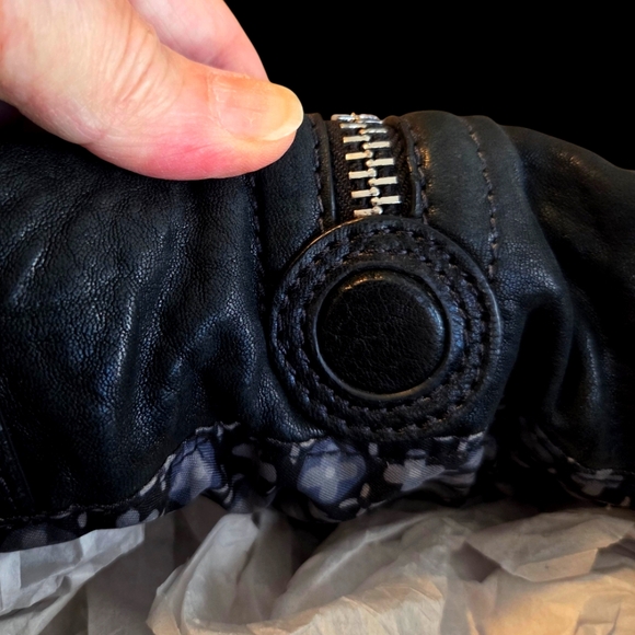 Lockheart Vintage Black Leather Slouch Bag - Picture 8 of 8